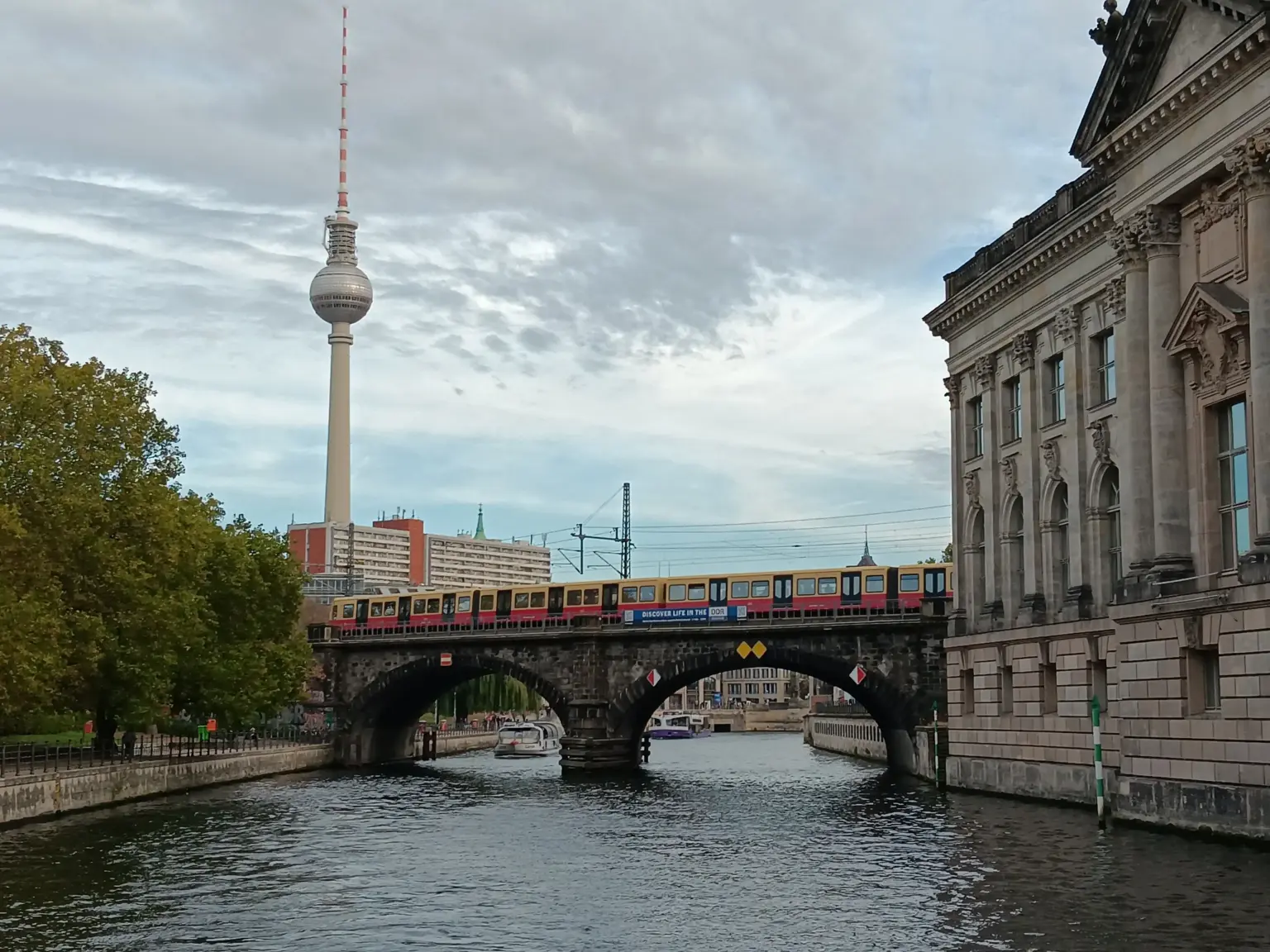 25 10 24 Berlinfahrt 10a Jonathan Hattenhauer, Julia Bednarz, Hannah Herberg 10a (1)