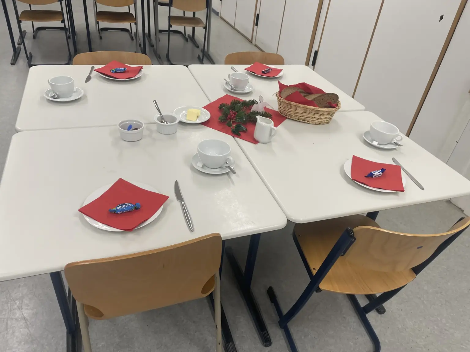 25 11 30 Frühstück im Winter Helene Apfel, Anna Peltzer (KS2), Patricia Nübel (2)