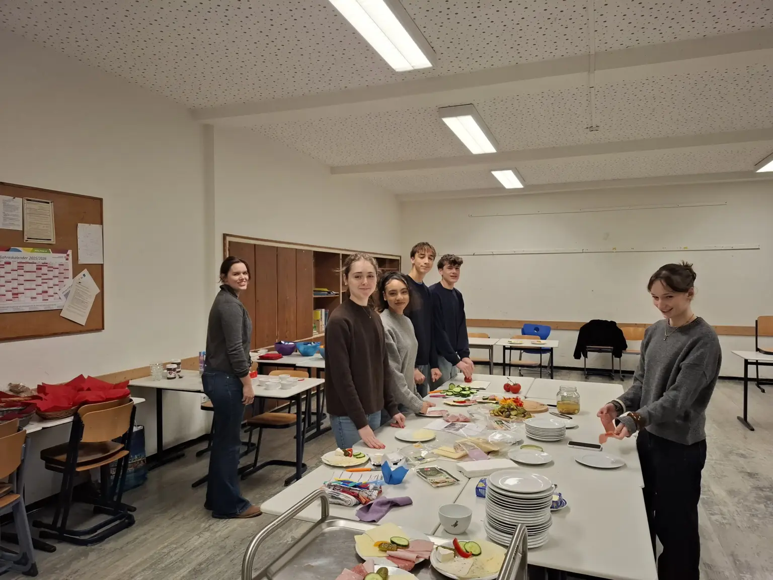 25 11 30 Frühstück im Winter Helene Apfel, Anna Peltzer (KS2), Patricia Nübel (4)