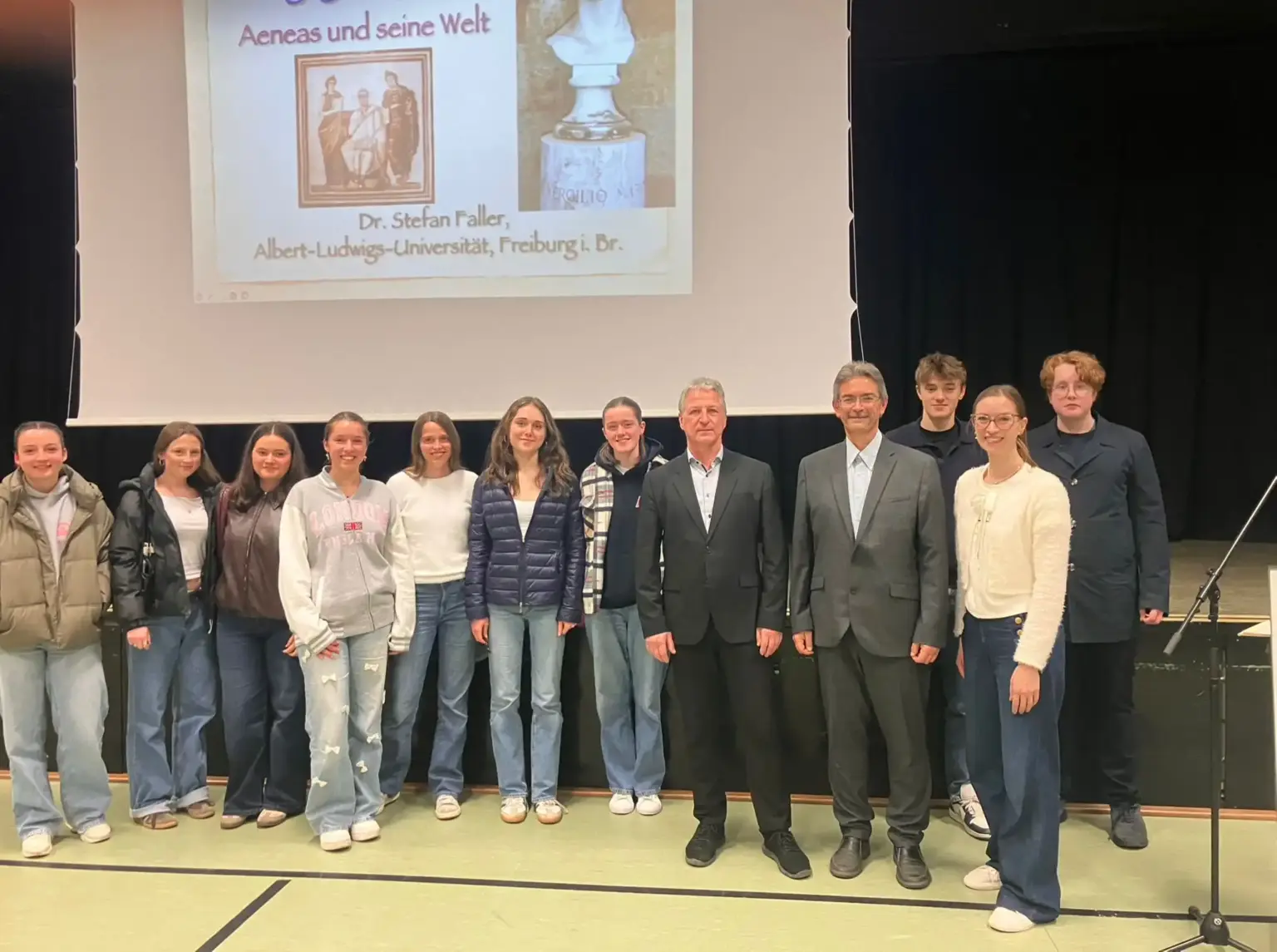 26 03 04 Lateinvortrag Lea Niedermaier KS2 (1)