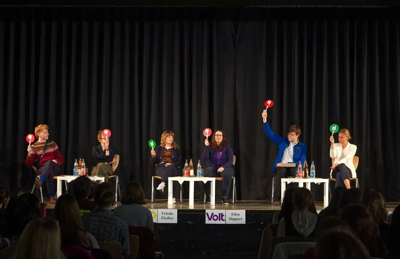 26 04 03 Podiumsdiskussion Greta Bosch KS2, Konrad Gräter KS1 (1)