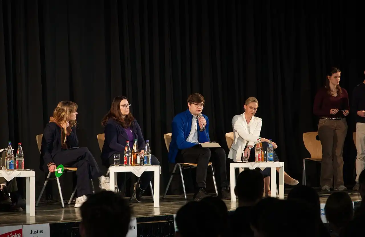 26 04 03 Podiumsdiskussion Greta Bosch KS2, Konrad Gräter KS1 (3)