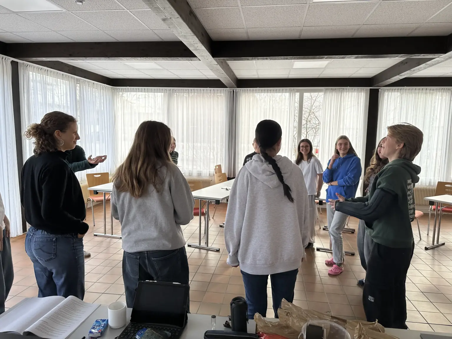 26 4 Theaterproben Oberstufe Alia Stille KS2, Greta Hauck KS2, Steffen Englert (3)