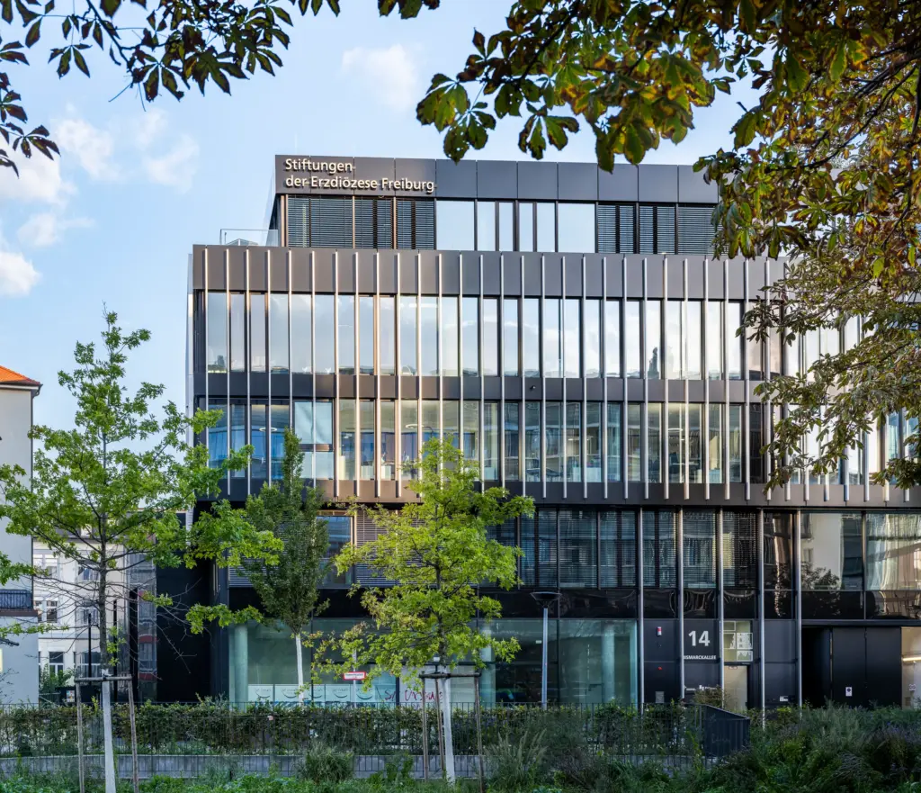 Schulstiftung Freiburg Gebaeude aussen Frontansicht Bismarckallee