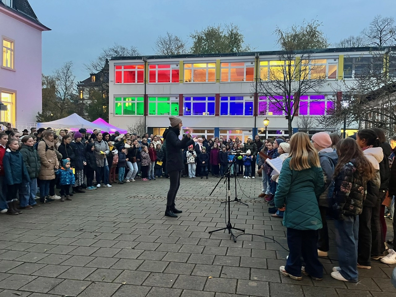 St. Raphael Schulen HD Novemberleuchten 01