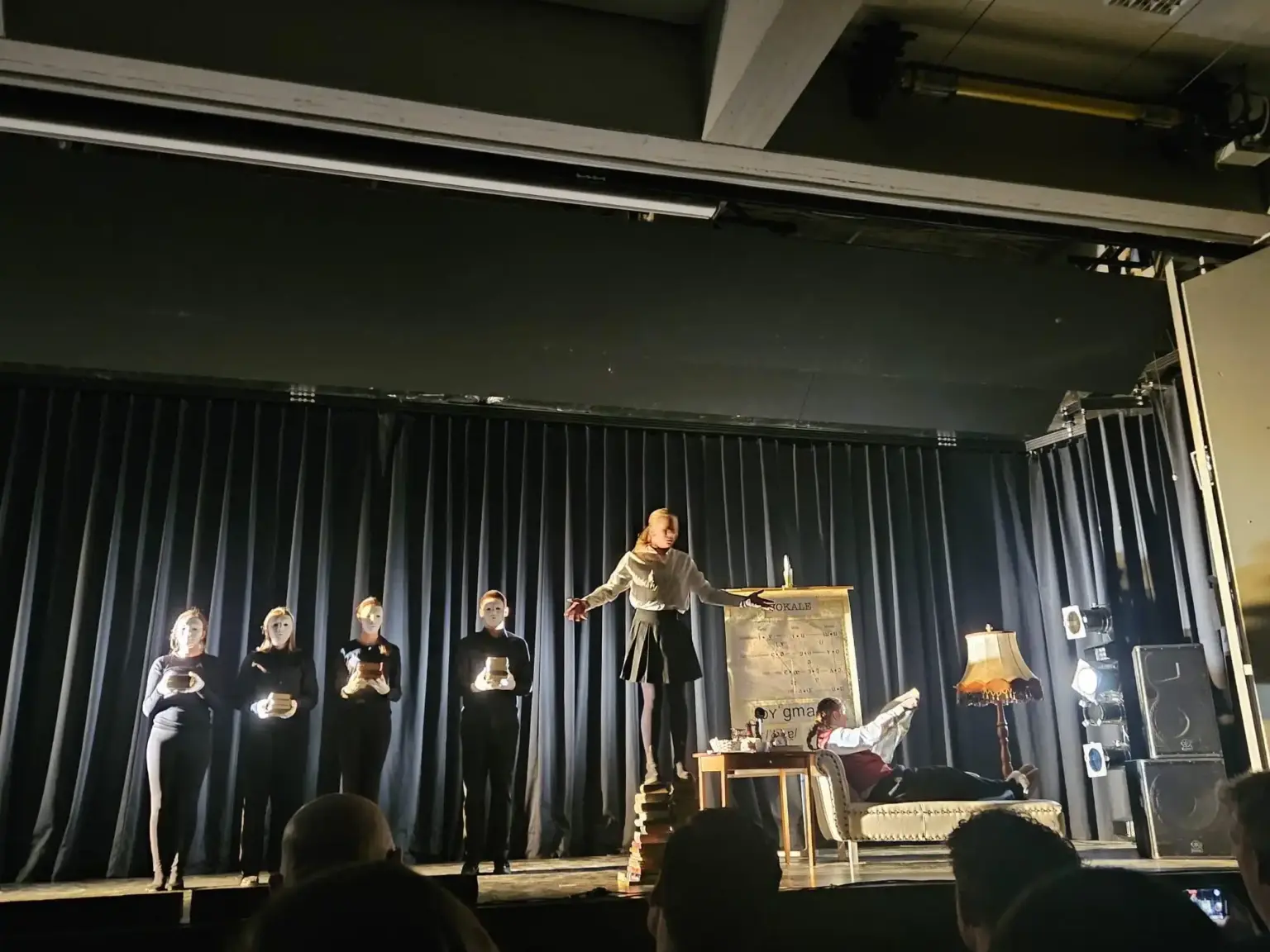 St. Raphael Schulen HD Theater Mittelstufe 05